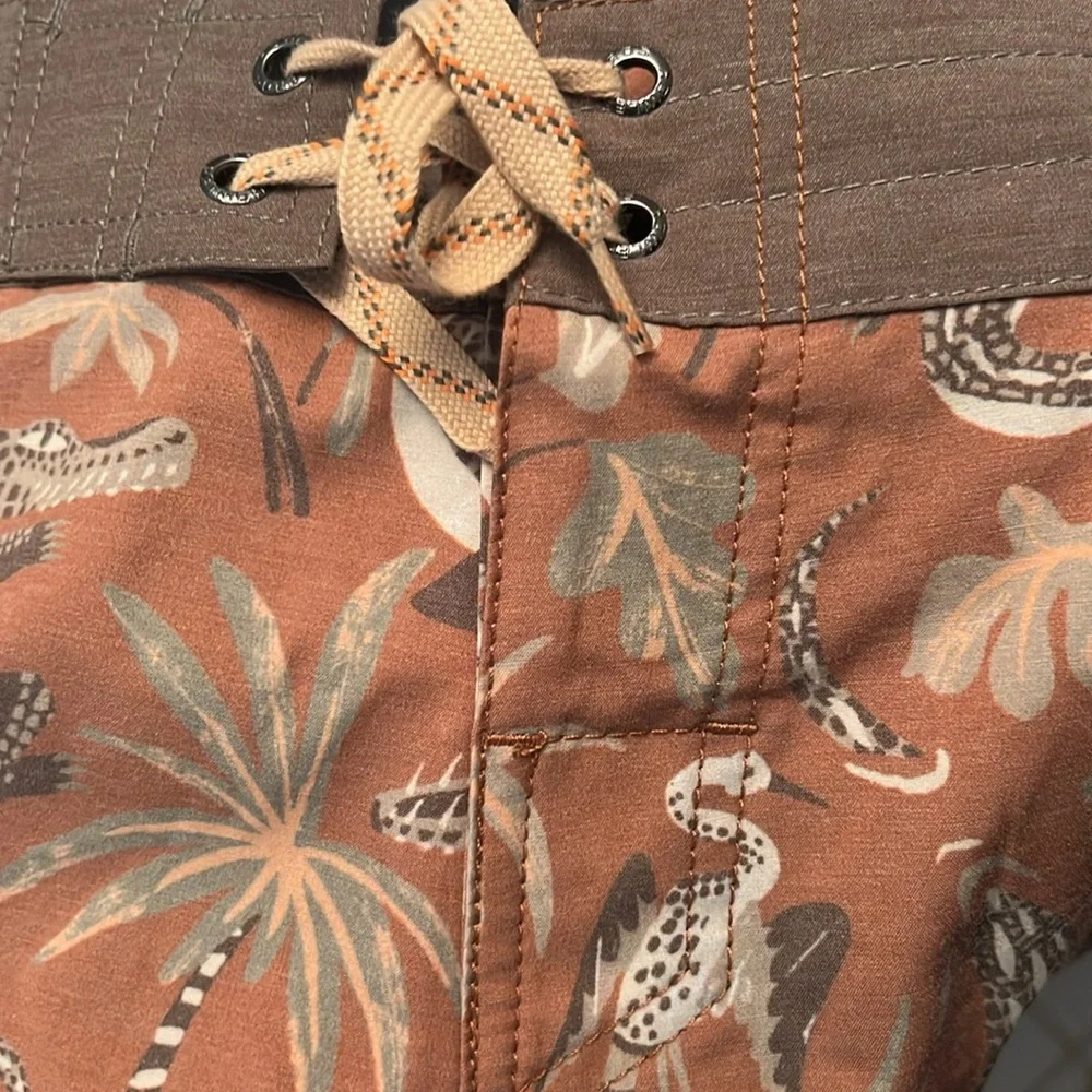 Brand New. Never Worn Howler Brothers Stretch Bruja Boardshortd Lazy Gator . - Picture 1 of 8